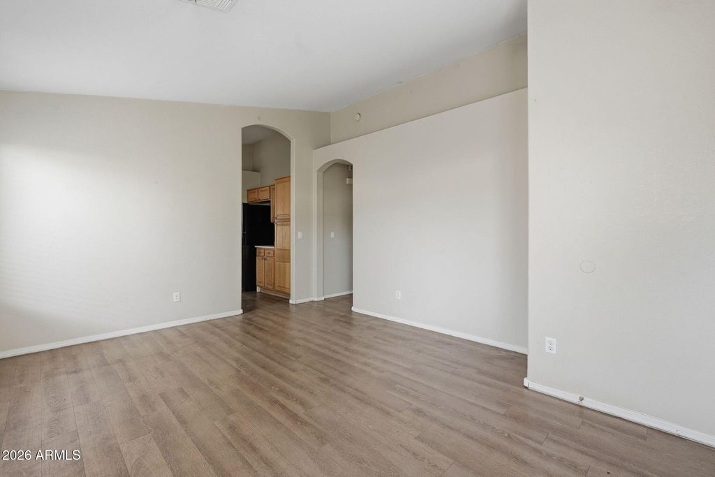 Image 3 of property listing at 2049 N 109TH Avenue, Avondale, AZ 85392