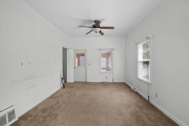 2421 34th Street, Moline, IL 61265