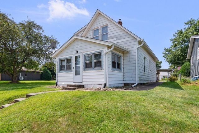 2421 34th Street, Moline, IL 61265