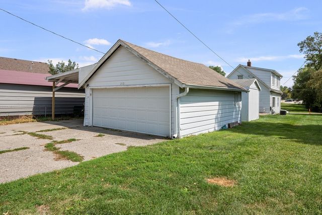 2421 34th Street, Moline, IL 61265
