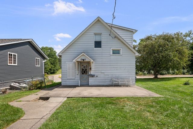 2421 34th Street, Moline, IL 61265