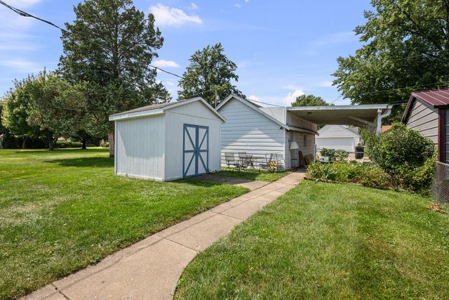 2421 34th Street, Moline, IL 61265
