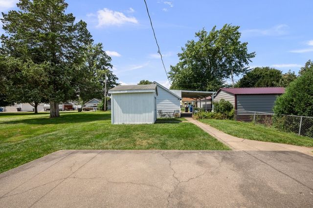 2421 34th Street, Moline, IL 61265