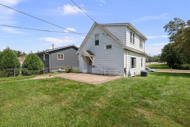 2421 34th Street, Moline, IL 61265