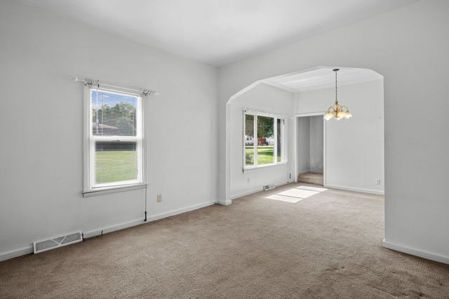 2421 34th Street, Moline, IL 61265