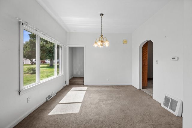 2421 34th Street, Moline, IL 61265