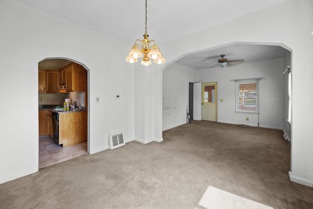 2421 34th Street, Moline, IL 61265
