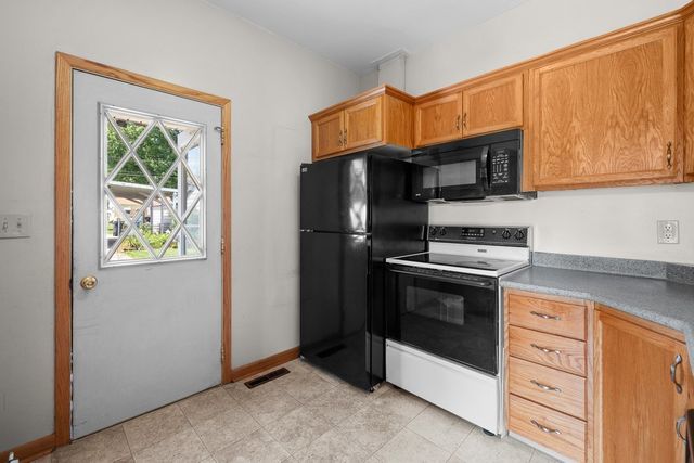 2421 34th Street, Moline, IL 61265