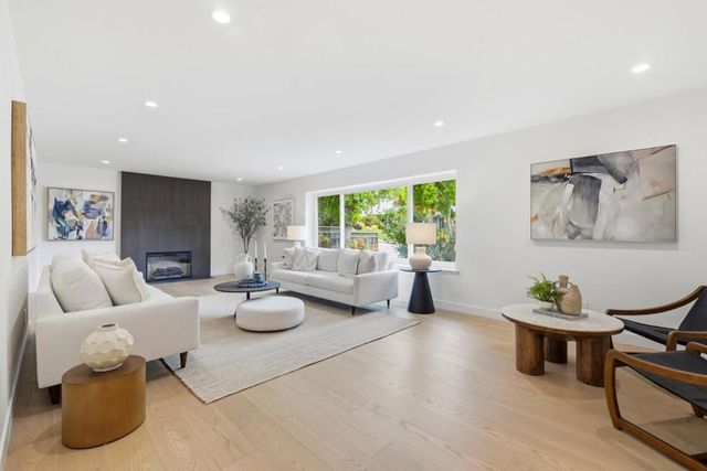 2740 Comstock Circle, Belmont, CA 94002