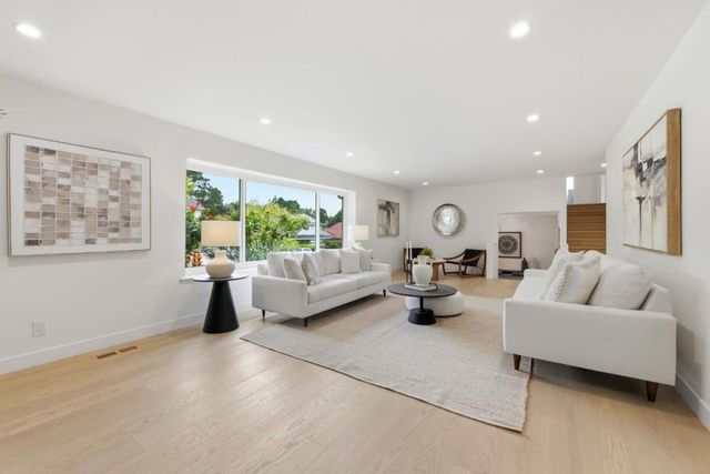 2740 Comstock Circle, Belmont, CA 94002