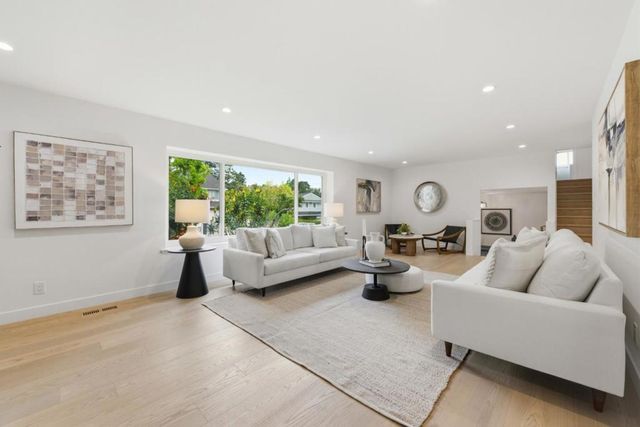 2740 Comstock Circle, Belmont, CA 94002
