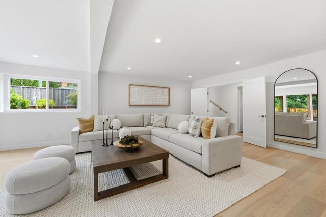 2740 Comstock Circle, Belmont, CA 94002