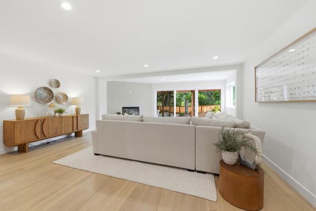 2740 Comstock Circle, Belmont, CA 94002
