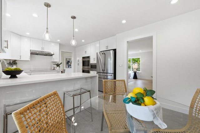 2740 Comstock Circle, Belmont, CA 94002