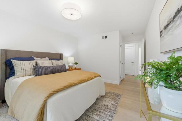 2740 Comstock Circle, Belmont, CA 94002