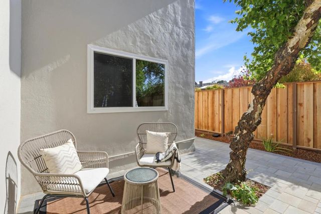 2740 Comstock Circle, Belmont, CA 94002