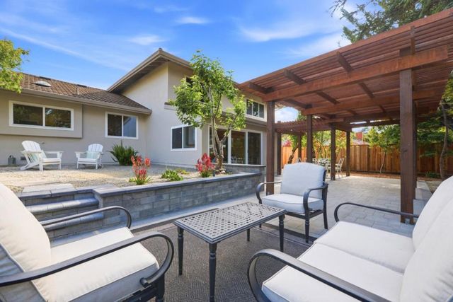 2740 Comstock Circle, Belmont, CA 94002