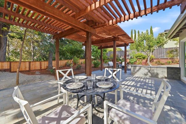 2740 Comstock Circle, Belmont, CA 94002