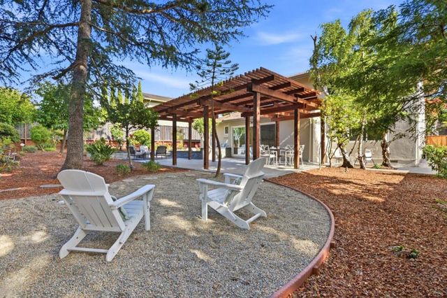 2740 Comstock Circle, Belmont, CA 94002