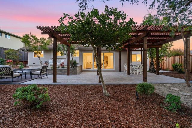 2740 Comstock Circle, Belmont, CA 94002