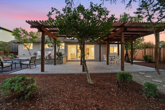 2740 Comstock Circle, Belmont, CA 94002