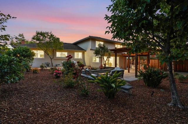 2740 Comstock Circle, Belmont, CA 94002