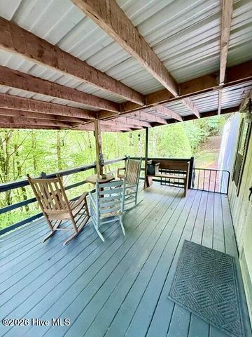 89 Dog Hollow Hollow, Robbinsville, NC 28771