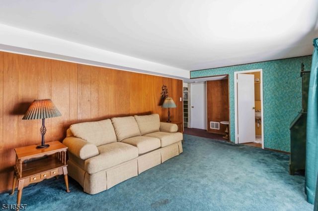 31 Saint Marys Dr, Roxbury Twp., NJ 07876