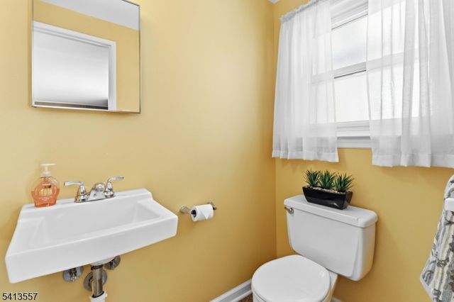 31 Saint Marys Dr, Roxbury Twp., NJ 07876