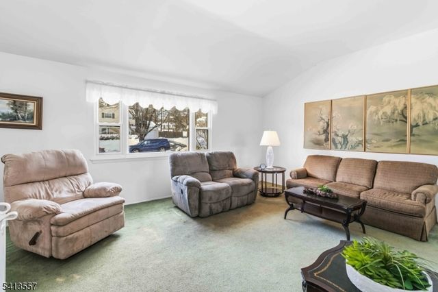 31 Saint Marys Dr, Roxbury Twp., NJ 07876