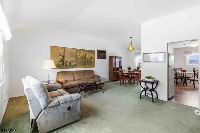 31 Saint Marys Dr, Roxbury Twp., NJ 07876