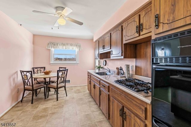 31 Saint Marys Dr, Roxbury Twp., NJ 07876