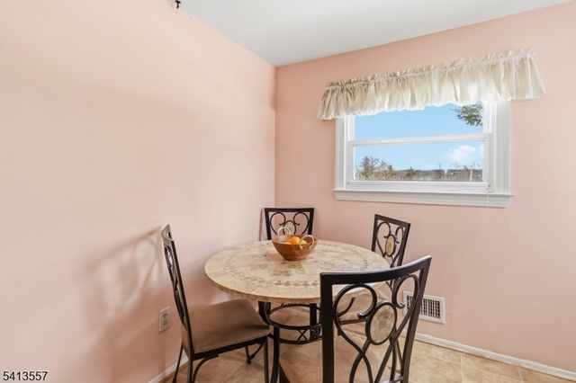 31 Saint Marys Dr, Roxbury Twp., NJ 07876