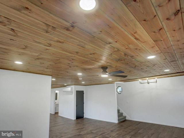 16 E MAIN ST, Newburg, PA 17240