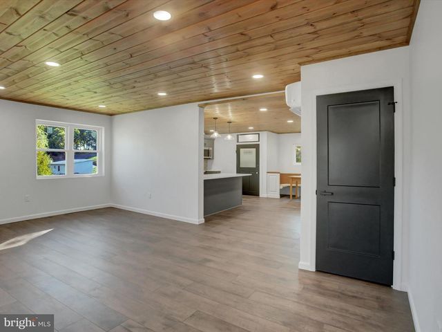 16 E MAIN ST, Newburg, PA 17240