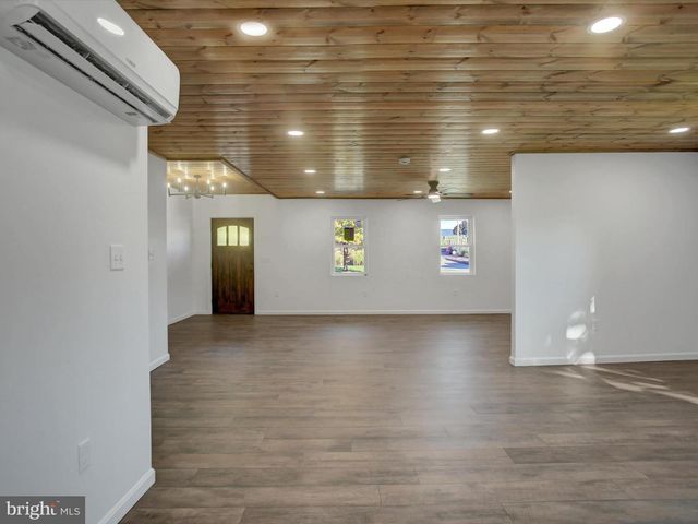 16 E MAIN ST, Newburg, PA 17240