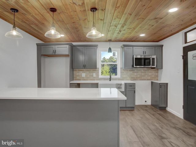 16 E MAIN ST, Newburg, PA 17240