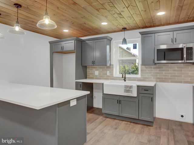 16 E MAIN ST, Newburg, PA 17240