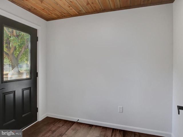 16 E MAIN ST, Newburg, PA 17240