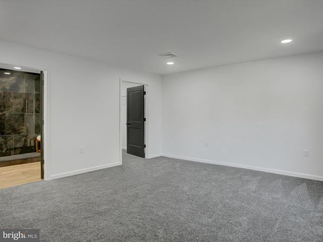 16 E MAIN ST, Newburg, PA 17240