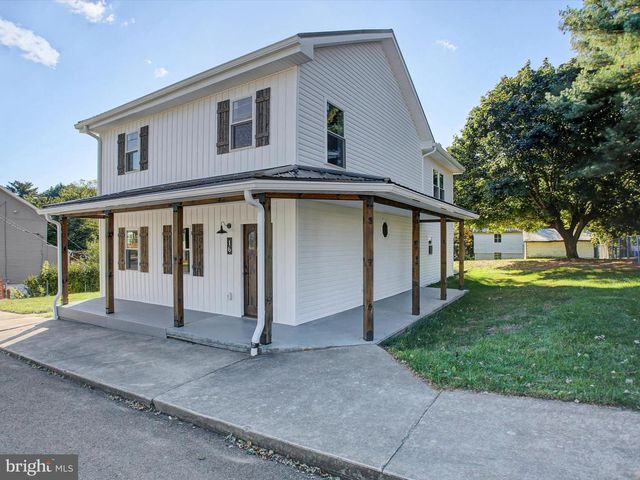 16 E MAIN ST, Newburg, PA 17240