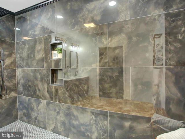 16 E MAIN ST, Newburg, PA 17240