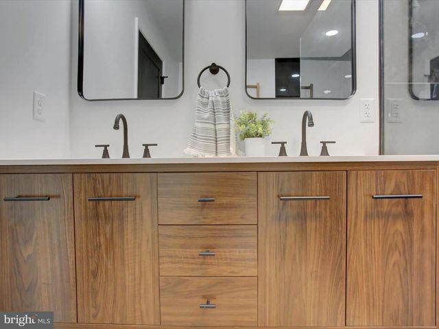 16 E MAIN ST, Newburg, PA 17240