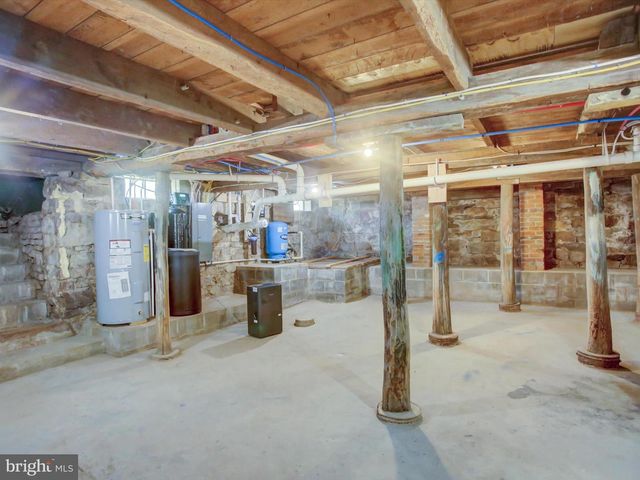 16 E MAIN ST, Newburg, PA 17240