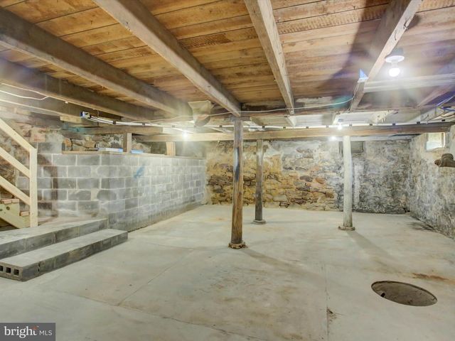 16 E MAIN ST, Newburg, PA 17240