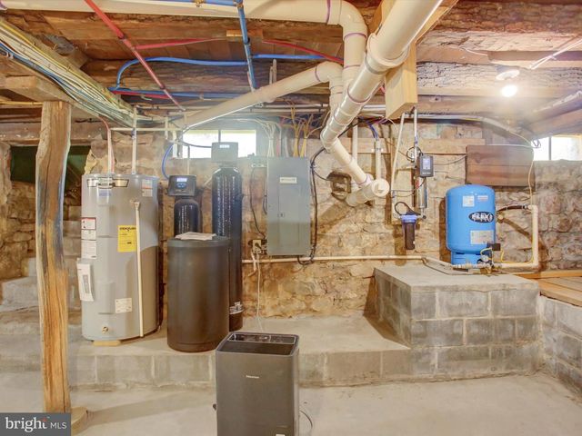 16 E MAIN ST, Newburg, PA 17240