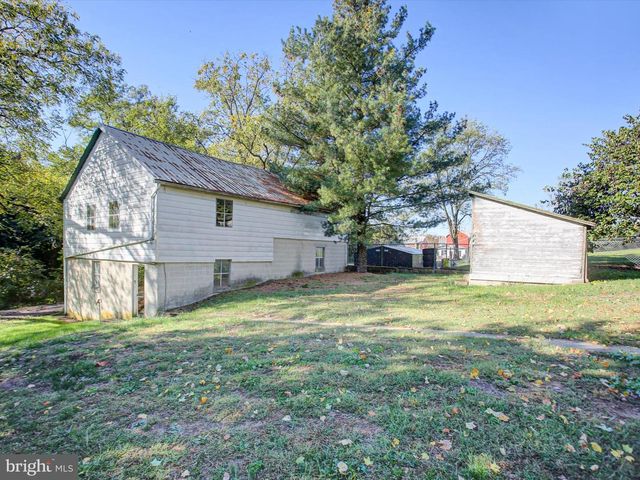 16 E MAIN ST, Newburg, PA 17240