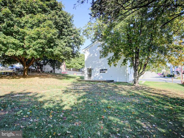 16 E MAIN ST, Newburg, PA 17240