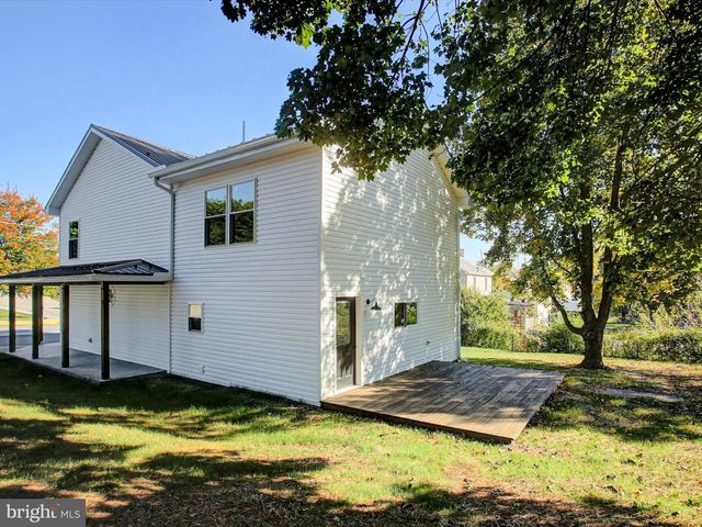 16 E MAIN ST, Newburg, PA 17240