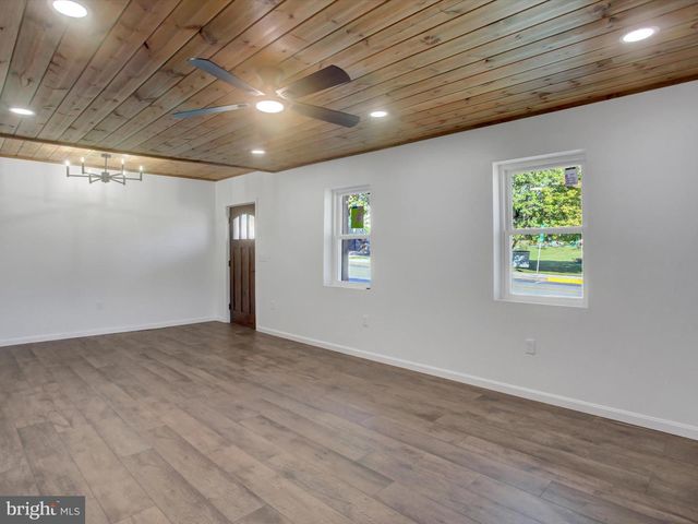 16 E MAIN ST, Newburg, PA 17240